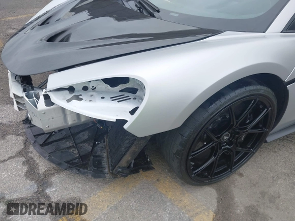 2019 McLaren 570S z VIN SBM13DAA2KW006285, wystawiony jako IAAI lot #41774081 z przebiegiem 24 032 mil mil oraz . Historia ofert i sprzedaży dostępna na DreamBid. Obrazek 17.