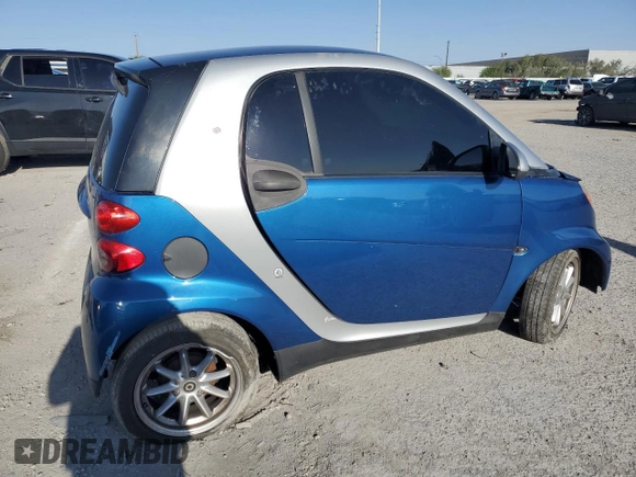 2009 Smart fortwo Pure z VIN WMEEJ31X39K273968, wystawiony jako Copart lot #56888045 z przebiegiem 125 138 mil mil oraz Szkoda całkowita • Salvage title. Historia ofert i sprzedaży dostępna na DreamBid. Obrazek 3.
