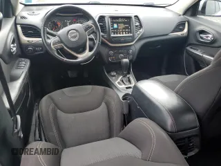 2017 Jeep Cherokee Latitude with VIN 1C4PJMCS3HW500792, listed as a Copart auction lot 65017815 with 115,644 mi miles and Clean title. Bid and sale history available at DreamBid. Image 8.