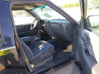 2000 Chevrolet Blazer LT with VIN 1GNDT13W5Y2244197, listed as a IAAI auction lot 41440176 with 133,797 mi miles and . Bid and sale history available at DreamBid. Image 5.