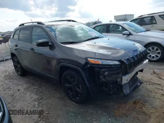 2017 Jeep Cherokee Altitude z VIN 1C4PJLABXHW666918, wystawiony jako IAAI lot #40520357 z przebiegiem 193 721 mil mil oraz . Historia ofert i sprzedaży dostępna na DreamBid. Obrazek 1.