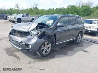 2011 Toyota Highlander Limited with VIN 5TDYK3EH8BS043420, listed as a IAAI auction lot 41936665 with 205,590 mi miles. Bid and sale history available at carsss.com. Image 2.