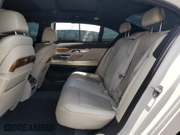 2016 BMW 7 Series 750i z VIN WBA7F0C56GGL99130, wystawiony jako Copart lot #56972905 z przebiegiem 100 556 mil mil oraz Czysty tytuł • Clean title. Historia ofert i sprzedaży dostępna na DreamBid. Obrazek 10.