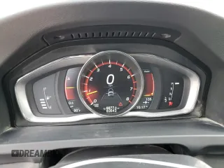 2015 Volvo V60 z VIN YV1902SS6F1227756, wystawiony jako Copart lot #57962725 z przebiegiem 62 542 mil mil oraz Szkoda całkowita • Salvage title. Historia ofert i sprzedaży dostępna na DreamBid. Obrazek 9.