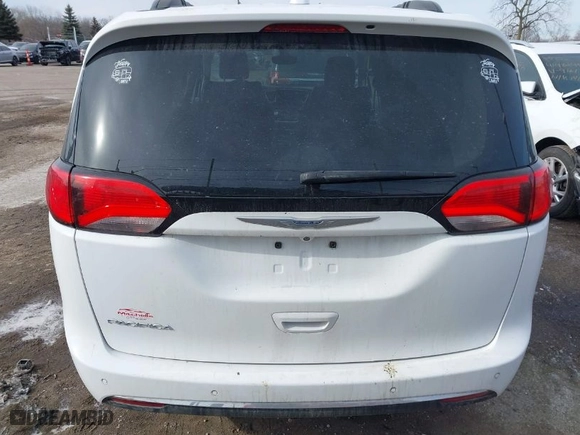 2017 Chrysler Pacifica Touring-L with VIN 2C4RC1BG8HR523704, listed as a IAAI auction lot 41524809 with NaN miles. Bid and sale history available at carsss.com. Image 17.