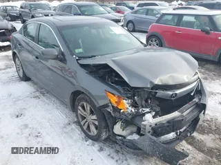 2013 Acura ILX with VIN 19VDE1F37DE022142, listed as a IAAI auction lot 41543026 with 152,967 mi miles. Bid and sale history available at carsss.com. Image 1.