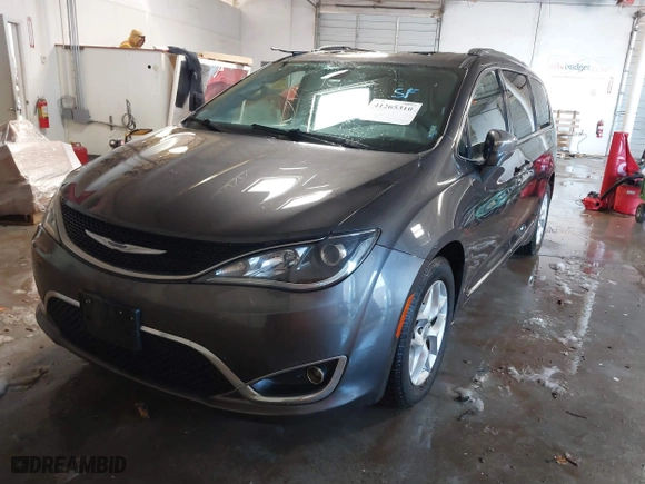 2020 Chrysler Pacifica Limited with VIN 2C4RC1GG3LR151349, listed as a IAAI auction lot 41265310 with 130,332 mi miles. Bid and sale history available at carsss.com. Image 17.