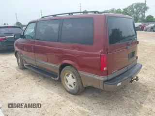 2000 Chevrolet Astro z VIN 1GNDM19W5YB193515, wystawiony jako IAAI lot #42442512 z przebiegiem 158 084 mil mil oraz . Historia ofert i sprzedaży dostępna na DreamBid. Obrazek 3.