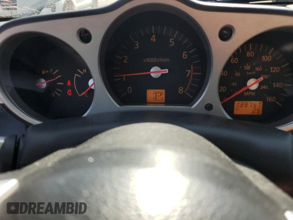 2004 Nissan 350Z Enthusiast z VIN JN1AZ36D34T110490, wystawiony jako Copart lot #57863915 z przebiegiem 139 757 mil mil oraz Szkody całkowita. Historia ofert i sprzedaży dostępna na DreamBid. Obrazek 9.