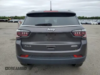 2019 Jeep Compass Latitude z VIN 3C4NJDBB8KT850859, wystawiony jako Copart lot #62680455 z przebiegiem 34 626 mil mil oraz Szkoda całkowita • Salvage title. Historia ofert i sprzedaży dostępna na DreamBid. Obrazek 6.