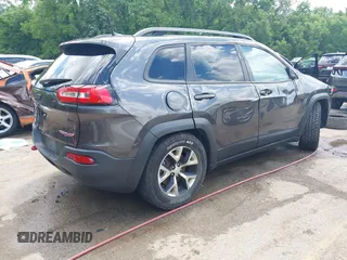 2017 Jeep Cherokee Trailhawk z VIN 1C4PJMBB8HW654321, wystawiony jako IAAI lot #42318465 z przebiegiem 137 923 mil mil oraz . Historia ofert i sprzedaży dostępna na DreamBid. Obrazek 4.
