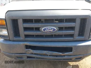 2014 Ford Econoline Cargo Commercial z VIN 1FTNS2EW9EDB03748, wystawiony jako IAAI lot #42574971 z przebiegiem 250 937 mil mil oraz . Historia ofert i sprzedaży dostępna na DreamBid. Obrazek 6.