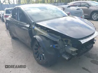 2023 Tesla Model Y Performance z VIN 7SAYGDEFXPF767971, wystawiony jako IAAI lot #42198881 z przebiegiem 32 442 mil mil oraz . Historia ofert i sprzedaży dostępna na DreamBid. Obrazek 6.