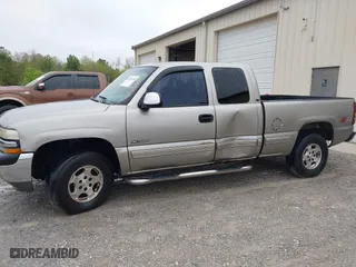 2000 Chevrolet Silverado 1500 LS with VIN 1GCEK19T5YE324384, listed as a IAAI auction lot 41925208 with 226,403 mi miles. Bid and sale history available at carsss.com. Image 6.