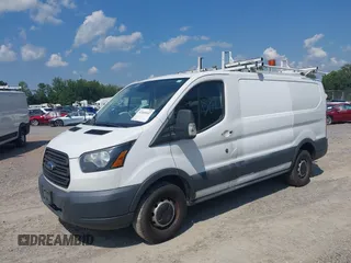 2017 Ford Transit z VIN 1FTYR1YM8HKA85286, wystawiony jako IAAI lot #42449147 z przebiegiem 230 391 mil mil oraz . Historia ofert i sprzedaży dostępna na DreamBid. Obrazek 6.