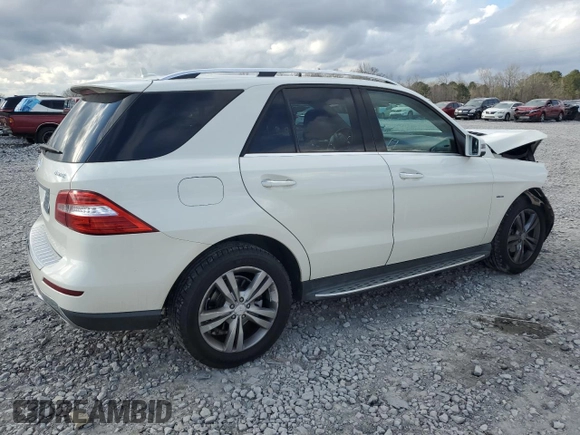 2012 Mercedes-Benz M 350 z VIN 4JGDA5HB4CA001020, wystawiony jako Copart lot #44349605 z przebiegiem 158 217 mil mil oraz Szkoda całkowita • Salvage title. Historia ofert i sprzedaży dostępna na DreamBid. Obrazek 3.