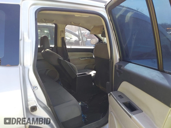 2007 Jeep Compass Sport with VIN 1J8FT47W27D414041, listed as a IAAI auction lot 41760017 with 197,437 mi miles. Bid and sale history available at carsss.com. Image 8.