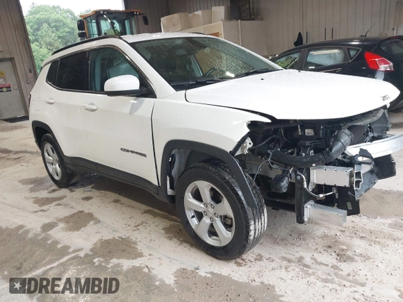 2020 Jeep Compass Altitude z VIN 3C4NJDBB6LT252156, wystawiony jako IAAI lot #42507699 z przebiegiem 47 261 mil mil oraz . Historia ofert i sprzedaży dostępna na DreamBid. Obrazek 1.