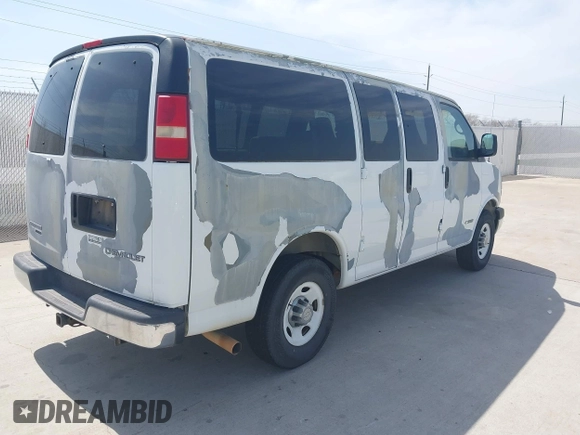 2006 Chevrolet Express Passenger with VIN 1GAHG35U461242216, listed as a IAAI auction lot 41797506 with 195,616 mi miles and . Bid and sale history available at DreamBid. Image 4.