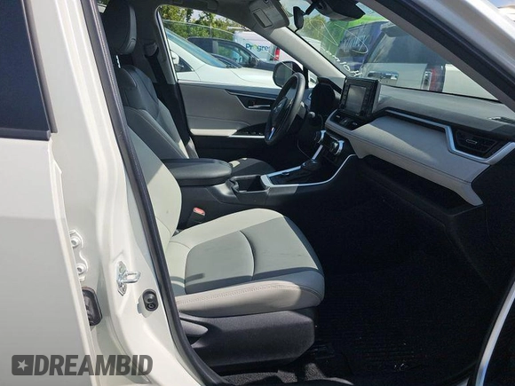 2022 Toyota RAV4 Hybrid XLE Premium z VIN 4T3B6RFV0NU066341, wystawiony jako IAAI lot #42185593 z przebiegiem 41 272 mil mil oraz . Historia ofert i sprzedaży dostępna na DreamBid. Obrazek 1.