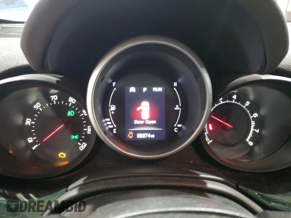 2016 FIAT 500X Lounge z VIN ZFBCFYDT6GP500506, wystawiony jako Copart lot #57641575 z przebiegiem 55 274 mil mil oraz Szkody całkowita. Historia ofert i sprzedaży dostępna na DreamBid. Obrazek 9.