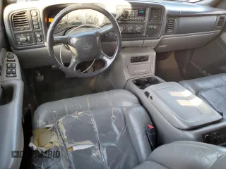 2002 Chevrolet Tahoe Z71 with VIN 1GNEK13Z62R310238, listed as a Copart auction lot 43973145 with 218,657 mi miles and Salvage Title. Bid and sale history available at carsss.com. Image 8.