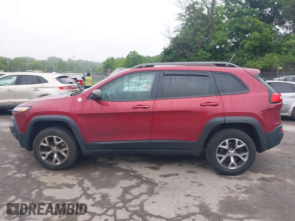 2015 Jeep Cherokee Trailhawk with VIN 1C4PJMBSXFW667469, listed as a IAAI auction lot 42438006 with 127,136 mi miles and . Bid and sale history available at DreamBid. Image 15.