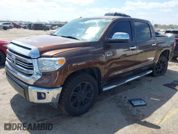 2017 Toyota Tundra Platinum z VIN 5TFAW5F10HX626991, wystawiony jako IAAI lot #41778320 z przebiegiem 211 484 mil mil oraz . Historia ofert i sprzedaży dostępna na DreamBid. Obrazek 17.