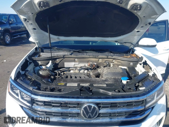 2021 Volkswagen Atlas SE z VIN 1V2WR2CA4MC514968, wystawiony jako IAAI lot #41414547 z przebiegiem 133 946 mil mil oraz . Historia ofert i sprzedaży dostępna na DreamBid. Obrazek 10.