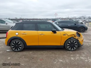2016 MINI Cooper Hardtop 4 Door S with VIN WMWXU3C58G2B63277, listed as a IAAI auction lot 41566817 with 98,195 mi miles. Bid and sale history available at carsss.com. Image 13.