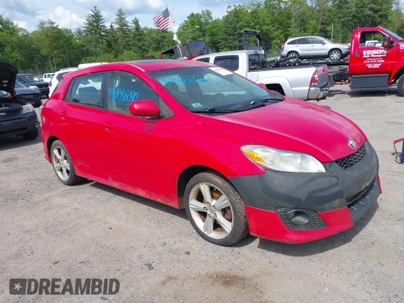 2009 Toyota Matrix S z VIN 2T1LE40EX9C009227, wystawiony jako IAAI lot #42358040 z przebiegiem 182 753 mil mil oraz . Historia ofert i sprzedaży dostępna na DreamBid. Obrazek 1.