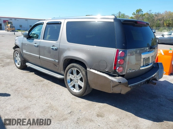2011 GMC Yukon XL Denali with VIN 1GKS2MEF4BR280225, listed as a IAAI auction lot 41732220 with 121,684 mi miles. Bid and sale history available at carsss.com. Image 3.