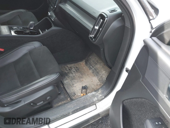 2021 Volvo XC40 R-Design with VIN YV4162UM6M2402320, listed as a IAAI auction lot 41849873 with 78,526 mi miles and . Bid and sale history available at carsss.com. Image 5.