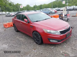 2012 Kia Optima LX z VIN 5XXGM4A7XCG023682, wystawiony jako IAAI lot #42355456 z przebiegiem 167 991 mil mil oraz . Historia ofert i sprzedaży dostępna na DreamBid. Obrazek 1.