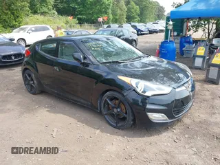 2012 Hyundai Veloster w/Gray Int z VIN KMHTC6AD4CU047582, wystawiony jako IAAI lot #42450222 z przebiegiem 134 779 mil mil oraz . Historia ofert i sprzedaży dostępna na DreamBid. Obrazek 1.