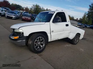 2000 Chevrolet Silverado 1500 with VIN 1GCEC14V6YE109568, listed as a Copart auction lot 77841724 with 0 mi miles and Salvage Title. Bid and sale history available at carsss.com. Image 1.