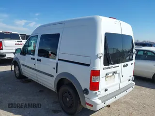 2013 Ford Transit Connect XLT z VIN NM0LS6BN7DT150756, wystawiony jako IAAI lot #41650739 z przebiegiem 272 115 mil mil oraz . Historia ofert i sprzedaży dostępna na DreamBid. Obrazek 3.