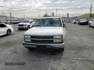 1996 Chevrolet Suburban with VIN 3GNEC16R5TG149147, listed as a Copart auction lot 84827204 with 320,305 mi miles and Salvage title. Bid and sale history available at DreamBid. Image 11.