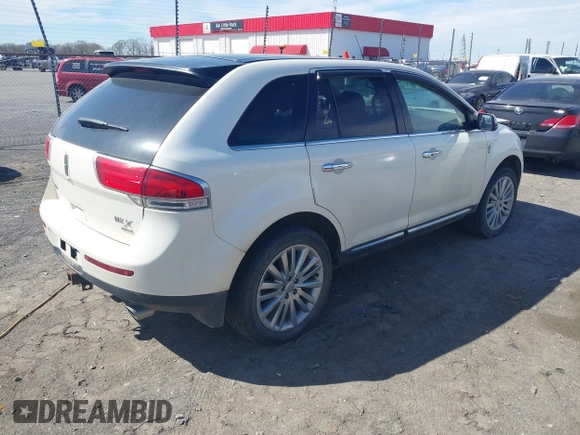 2013 Lincoln MKX with VIN 2LMDJ8JK2DBL19143, listed as a IAAI auction lot 41824677 with 172,336 mi miles. Bid and sale history available at carsss.com. Image 4.
