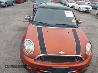 2011 MINI Hardtop with VIN WMWSU3C55BT097555, listed as a IAAI auction lot 42043733 with 185,071 mi miles and . Bid and sale history available at DreamBid. Image 6.