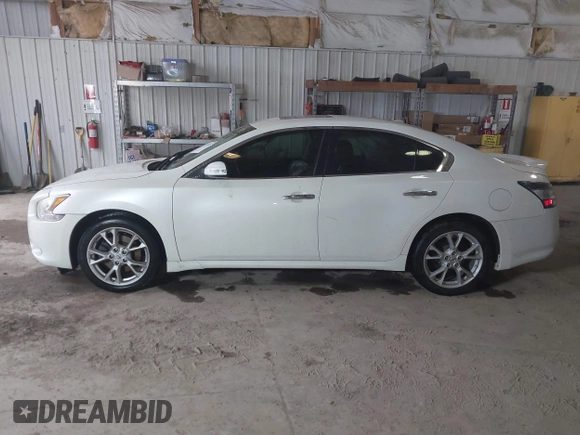 2014 Nissan Maxima SV z VIN 1N4AA5AP8EC499409, wystawiony jako IAAI lot #41732697 z przebiegiem 117 202 mil mil oraz . Historia ofert i sprzedaży dostępna na DreamBid. Obrazek 14.