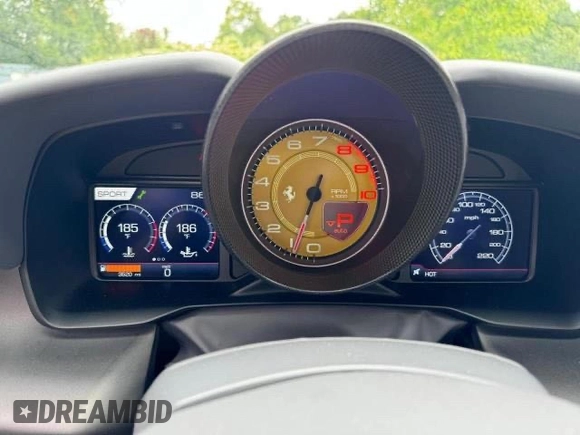 2022 Ferrari F8 z VIN ZFF93LMA1N0275100, wystawiony jako Copart lot #87539545 z przebiegiem 3 660 mil mil oraz Szkoda całkowita • Salvage title. Historia ofert i sprzedaży dostępna na DreamBid. Obrazek 8.