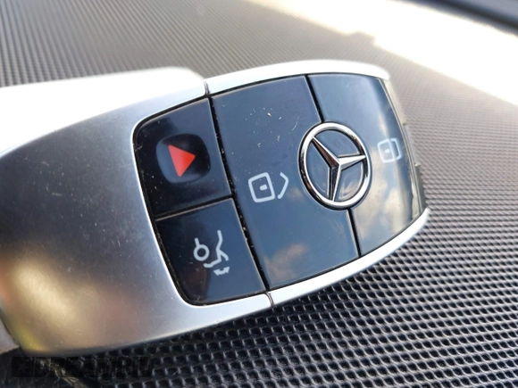 2018 Mercedes-Benz E-Class E 300 with VIN WDDZF4JB5JA474184, listed as a IAAI auction lot 41964703 with 32,278 mi miles. Bid and sale history available at carsss.com. Image 11.