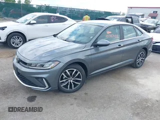 2025 Volkswagen Jetta SE с VIN 3VW7X7BU6SM085202, выставлен на аукционе IAAI как лот 42767432 с пробегом 1 009 миль миль и . История ставок и продаж доступна на DreamBid. Изображение 17.