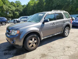 2009 Ford Escape XLS z VIN 1FMCU02749KA36136, wystawiony jako Copart lot #64941875 z przebiegiem 171 576 mil mil oraz Czysty tytuł • Clean title. Historia ofert i sprzedaży dostępna na DreamBid. Obrazek 1.