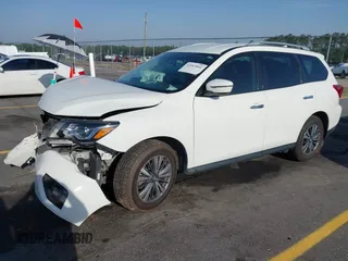 2019 Nissan Pathfinder SV z VIN 5N1DR2MN9KC628340, wystawiony jako IAAI lot #42263841 z przebiegiem 110 951 mil mil oraz . Historia ofert i sprzedaży dostępna na DreamBid. Obrazek 2.