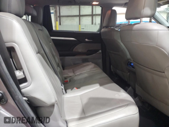 2018 Toyota Highlander SE z VIN 5TDJZRFH8JS556874, wystawiony jako Copart lot #60459645 z przebiegiem 108 118 mil mil oraz Nie do naprawy • Non repairable. Historia ofert i sprzedaży dostępna na DreamBid. Obrazek 11.