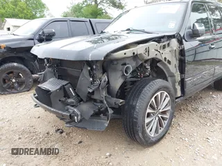2017 Lincoln Navigator Select z VIN 5LMJJ2HT6HEL01424, wystawiony jako IAAI lot #41908737 z przebiegiem 87 287 mil mil oraz . Historia ofert i sprzedaży dostępna na DreamBid. Obrazek 6.