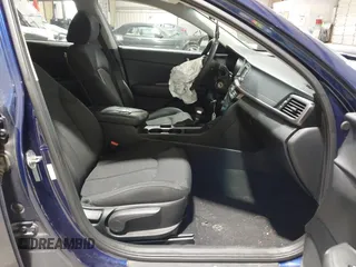 2017 Kia Optima LX z VIN 5XXGT4L35HG149811, wystawiony jako IAAI lot #42019931 z przebiegiem 95 586 mil mil oraz . Historia ofert i sprzedaży dostępna na DreamBid. Obrazek 5.