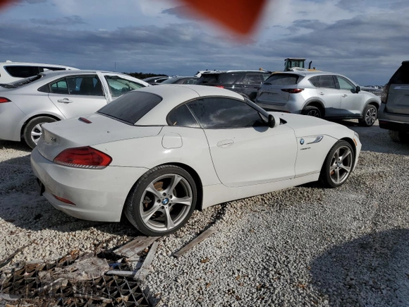 2015 BMW Z4 sDrive28i with VIN WBALL5C52FP557045, listed as a Copart auction lot 73716594 with 64,669 mi miles and Clean Title. Bid and sale history available at carsss.com. Image 3.